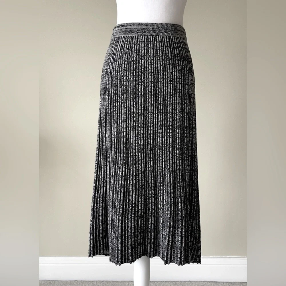 Calvin Klein NWT Black Gray and metallic Silver Ribbed Knit A-Line Midi Skirt